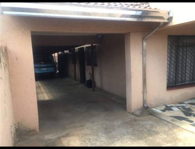 3 BEDROOM HOUSE FOR SALE IN JABAVU